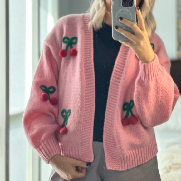 Pink cardigan with cherries - Picture 2 of 2